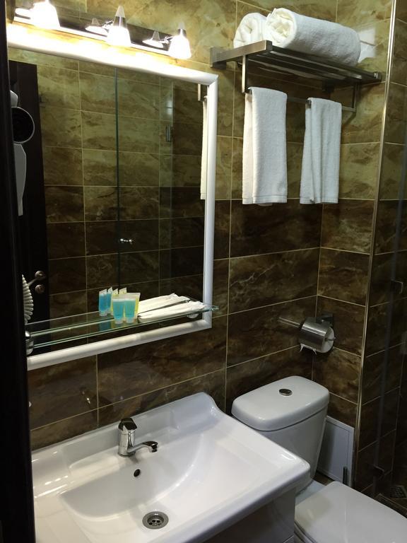 Astor Hotel & Spa Бишкек Екстериор снимка
