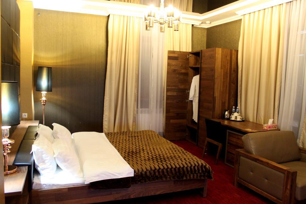 Astor Hotel & Spa Бишкек Екстериор снимка