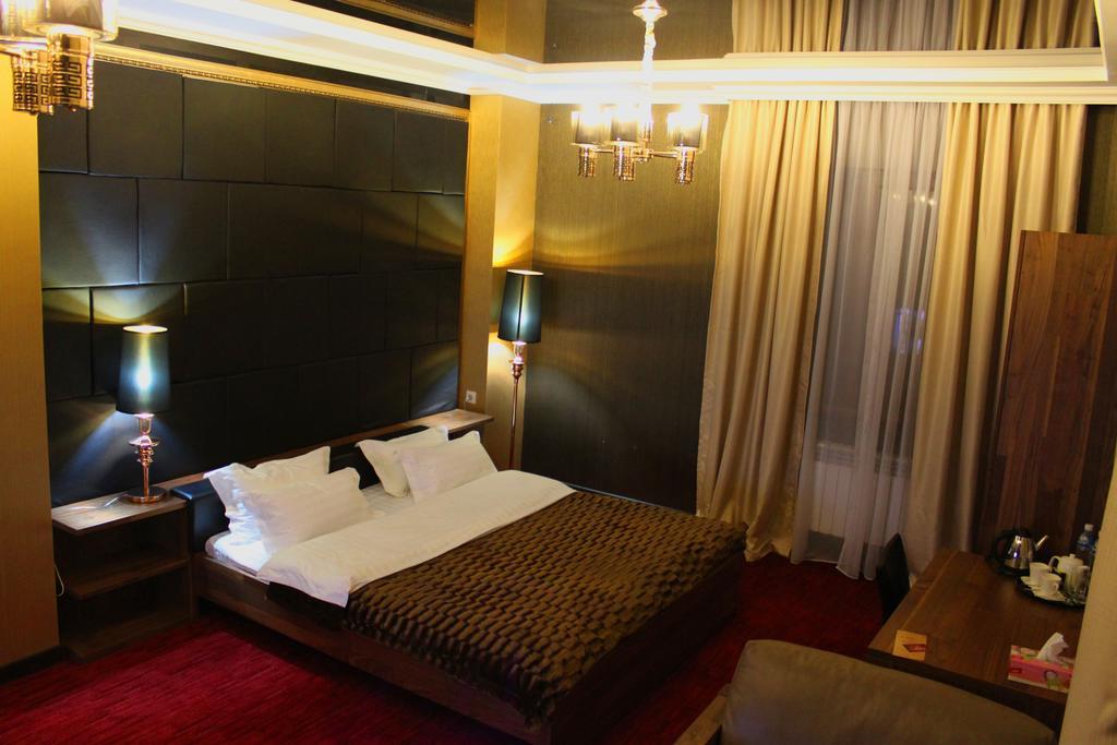 Astor Hotel & Spa Бишкек Екстериор снимка